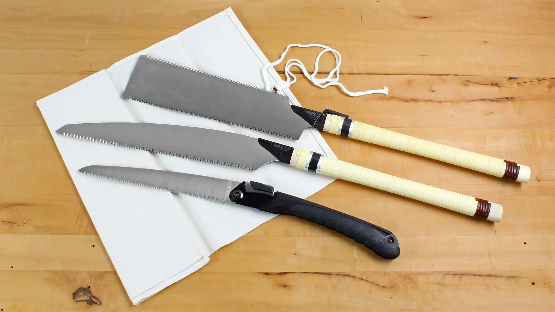 Set Carpentry of 3 Japanese Saws consisting of a Ryoba (309314) Kariwaku (309306) FoldingSaw (316312) and a Canvas Sheath (309858)
