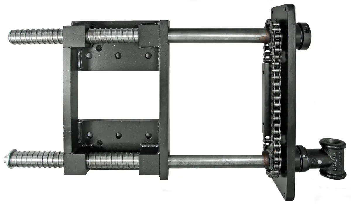 Heavy Duty Front Vise with Chain-Driven Screws Length 480mm Opening for Handle 27 mm