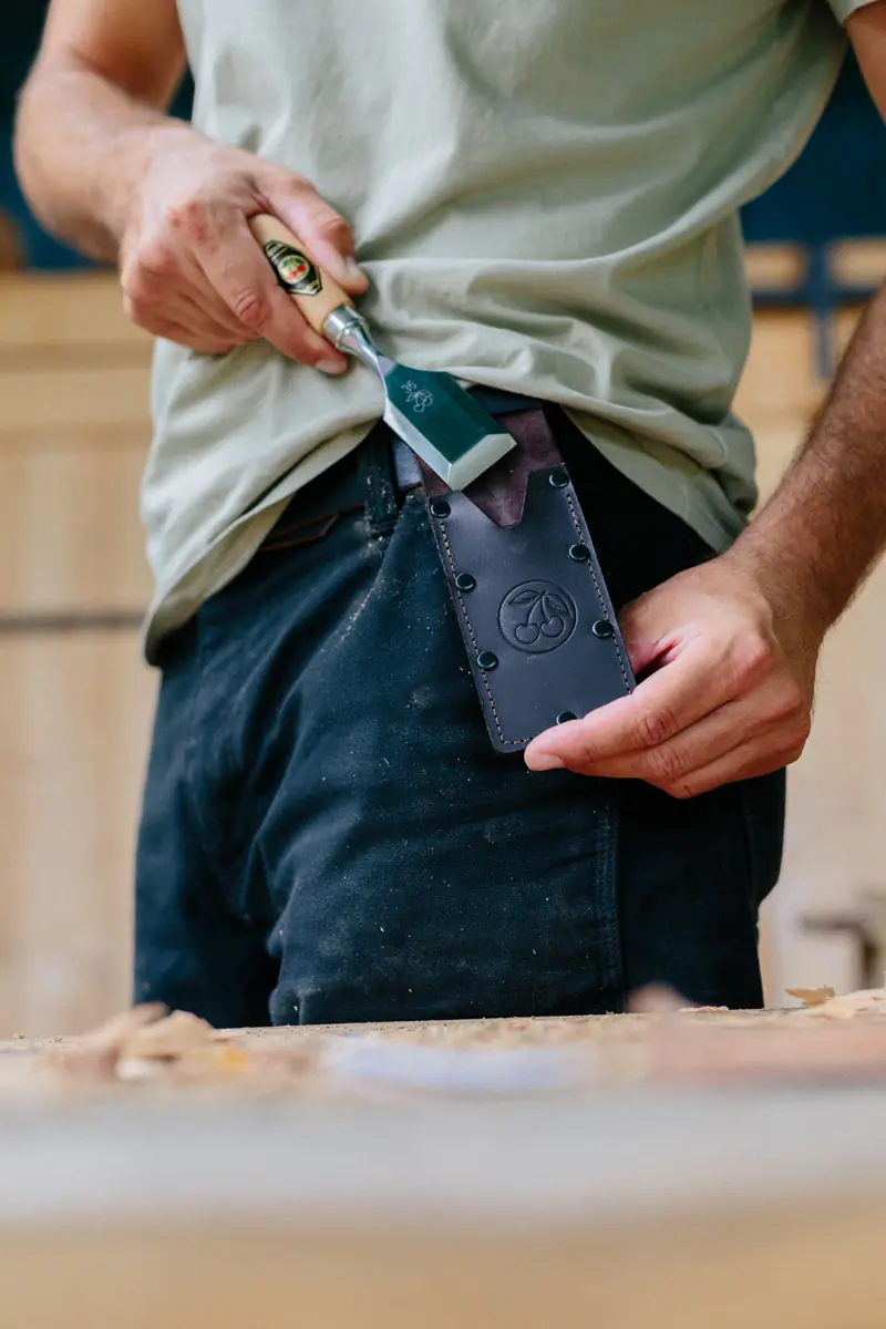 Short Bent Gouge 35 mm in Leather Holster with Beech Handle KIRSCHEN