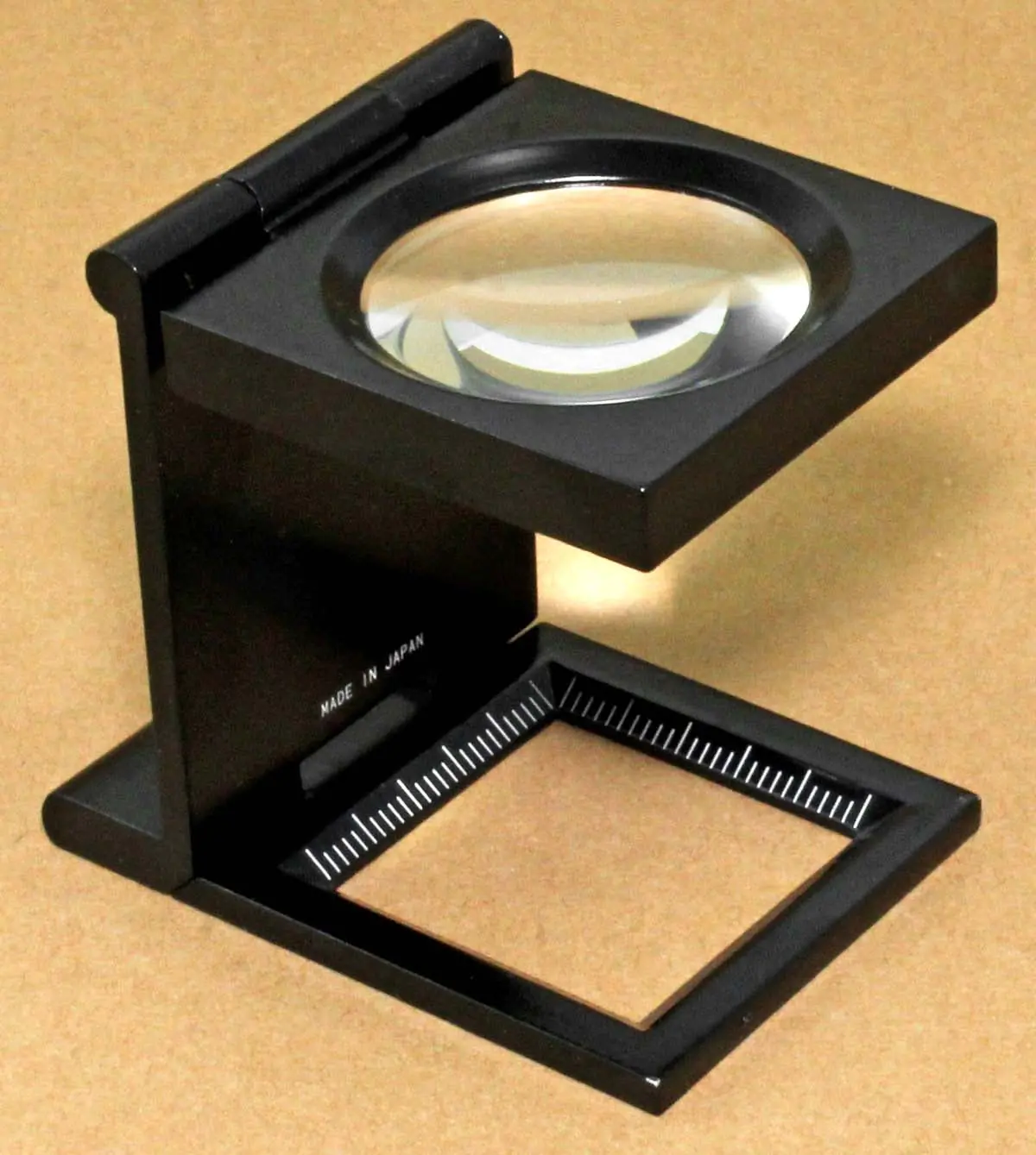 Small Stand Magnifier for 6 Times Magnification Lens Diameter 25 mm SHINWA