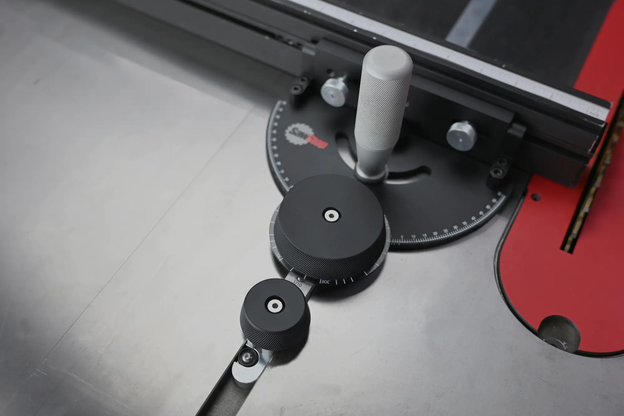 REVOLUTION Miter Gauge with Fine Adjustment SawStop