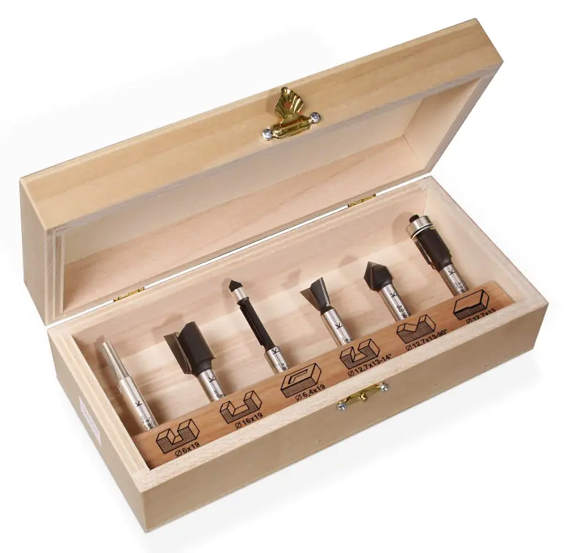 Set of 6 Router Bits (Basic Set) in wooden Box cons. of Straight Cutter 6mm / Straight Cutter 16 mm / Panel Pilot Bit 6.4 mm /  Dovetail Bit 12.7 mm / V-Groove Bit 12.7 mm / Trimming Cutter 12.7 mm KLEIN