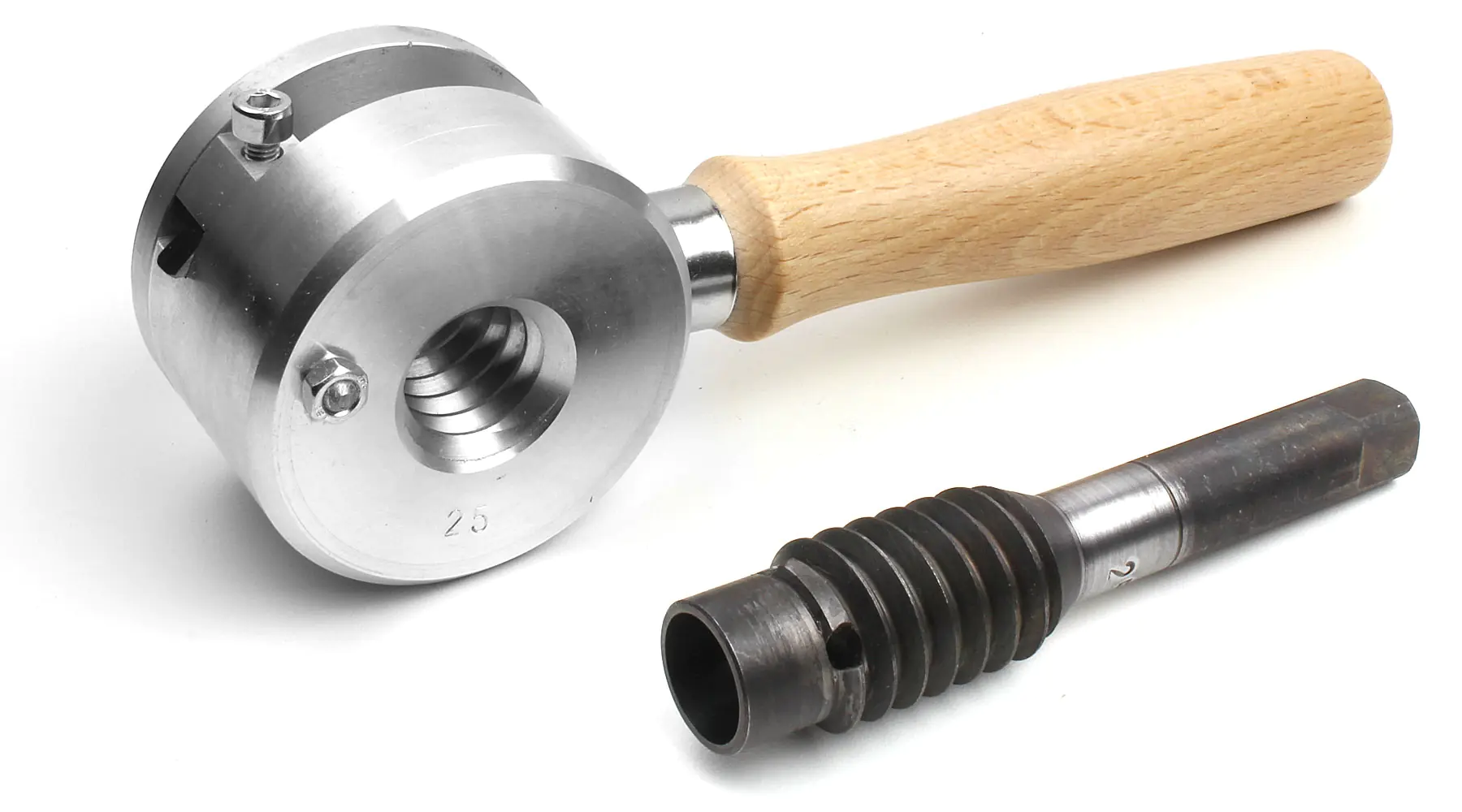Wood thread cutting set for internal and external threads