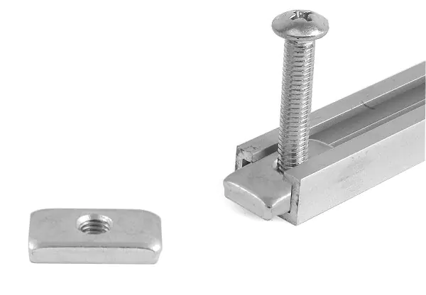 Sliding nut with internal thread
