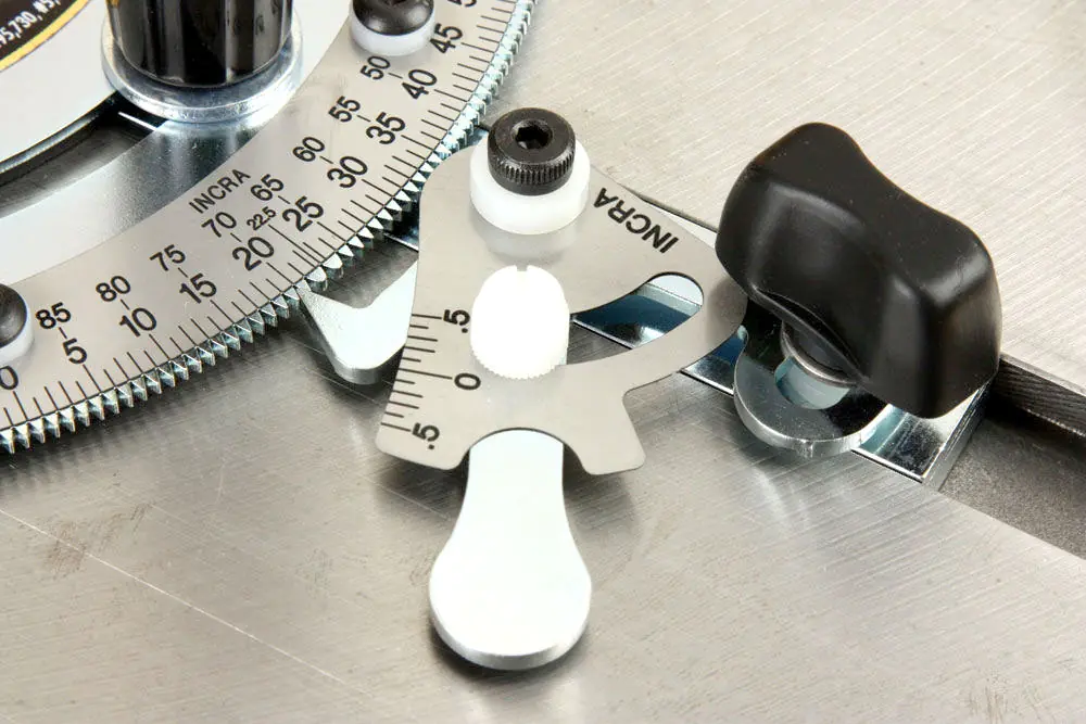 INCRA Miter 1000HD with Track Fence 18 in. = 457 mm with Sliding Stop and Telescopic Fence INCRA Miter 1000HD with Track Fence 18 in. = 457 mm with Sliding Stop and Telescopic Fence