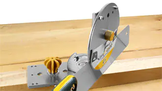 Setting 45° miter cut with saw
